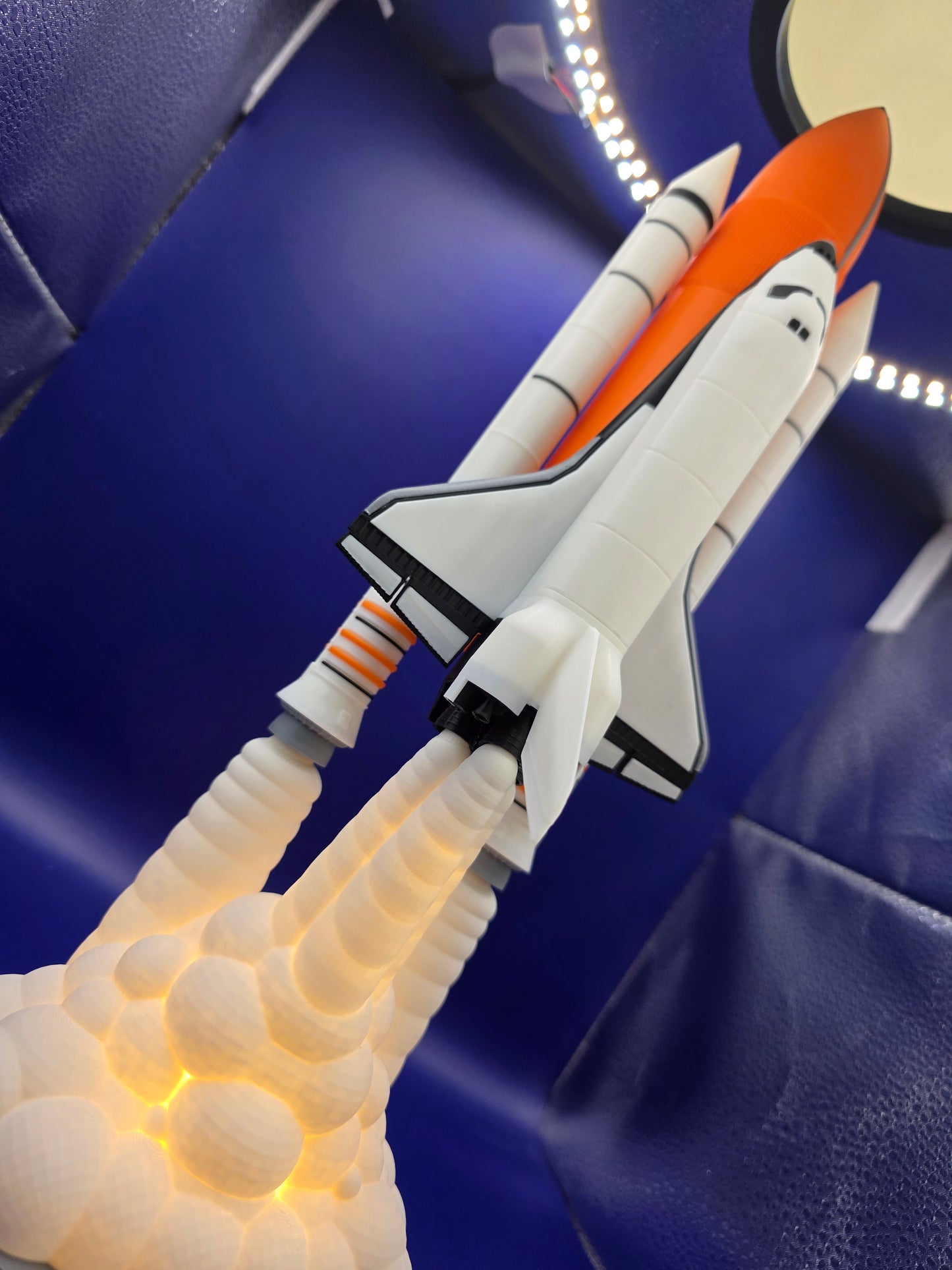 Space Shuttle Scale Model (1:200) with lamp